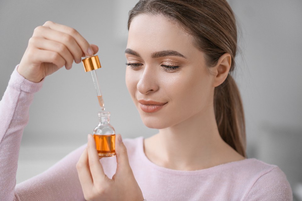 Pleťové sérum používané při ošetření